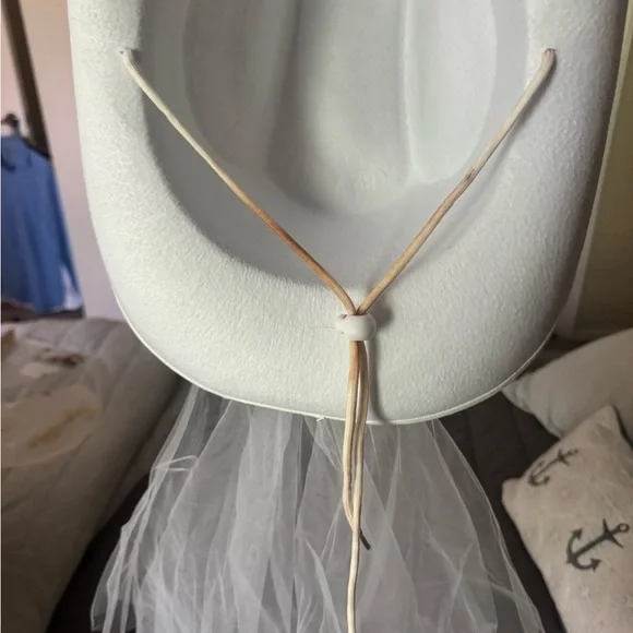 White Bride Cowboy Hat with Rhinestones - Picture 3 of 4